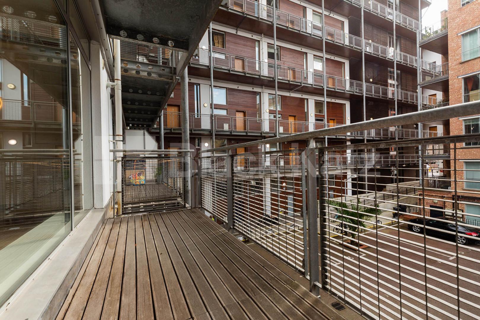 Modern Live/work apartment with loft style features in the popular Dalston Ability Plaza - Kingsland Road, Dalston